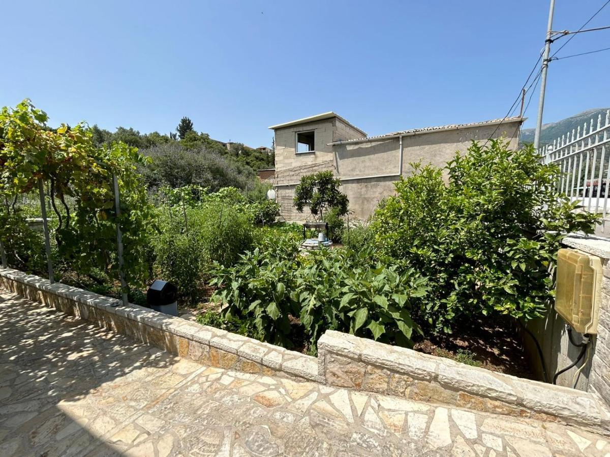 Garden Holiday Studios Himare Exterior foto
